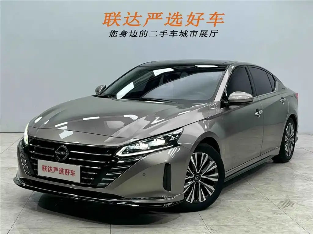 Nissan Teana — фото 1