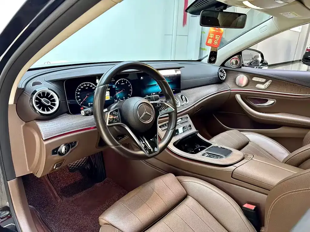 Mercedes-Benz E-Class — фото 10