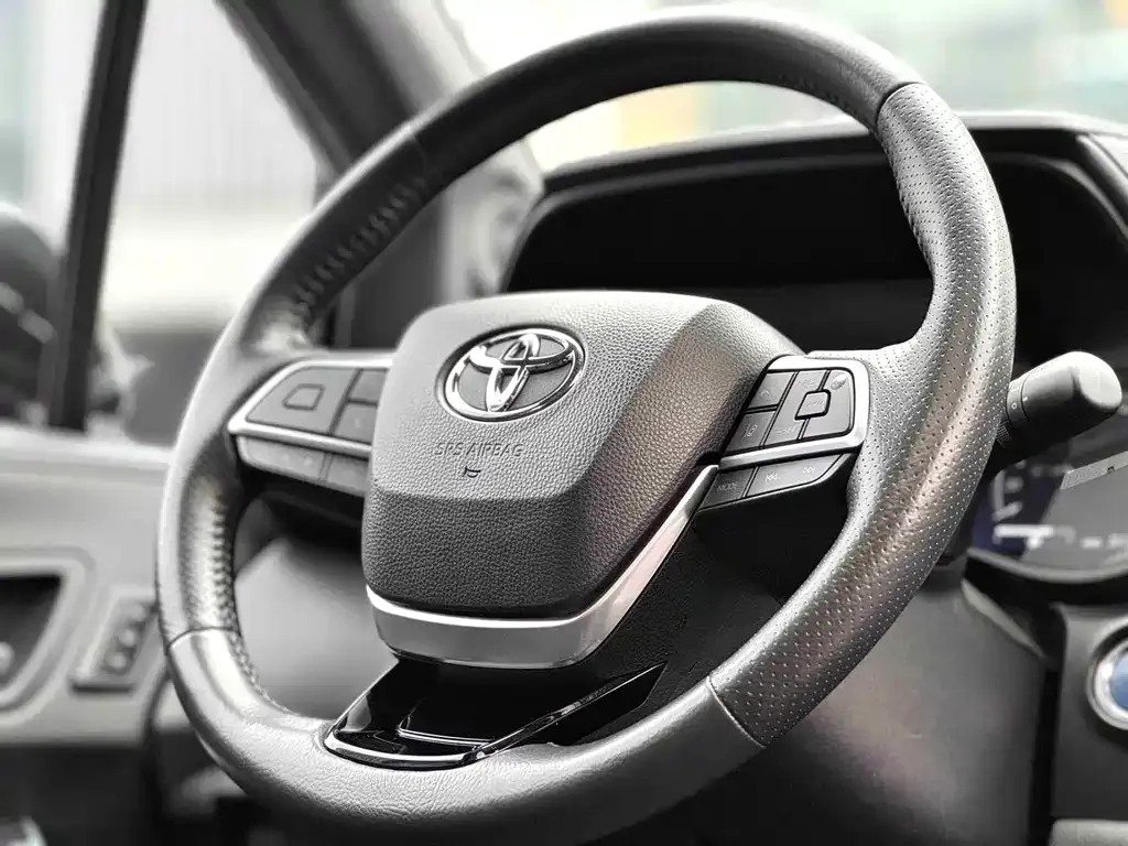 Toyota Sienna — фото 5