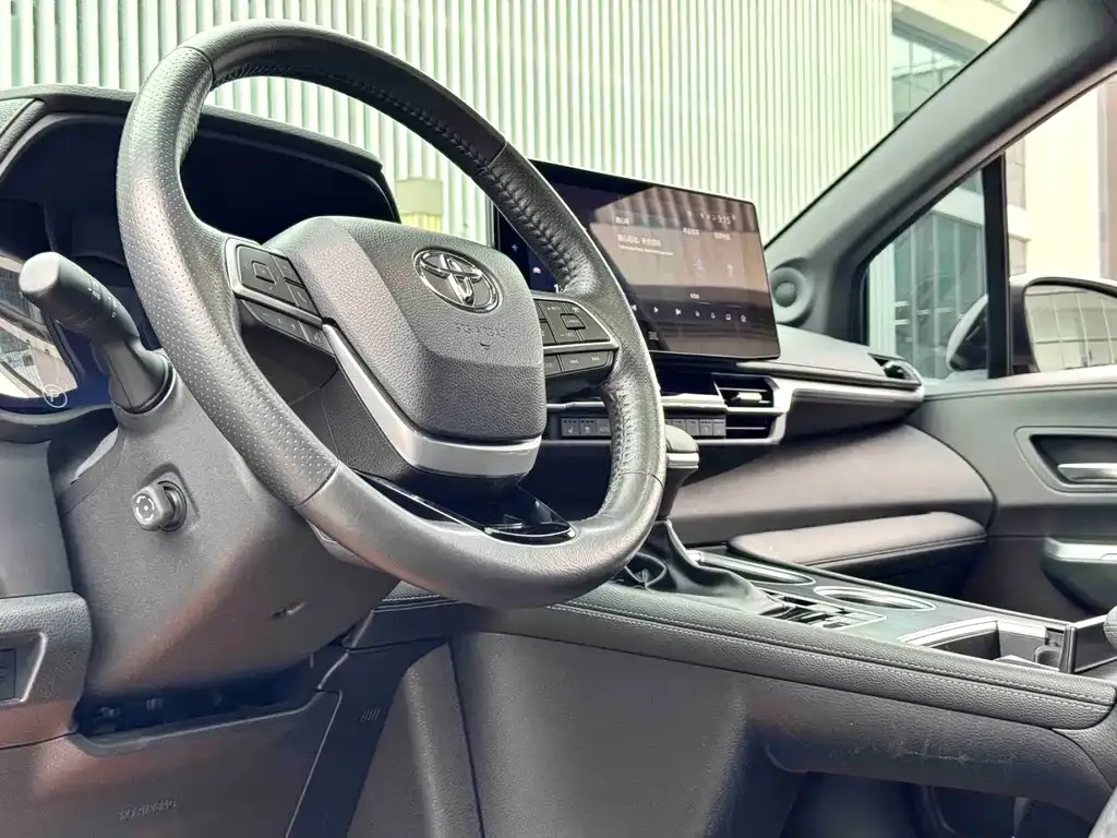 Toyota Sienna — фото 2