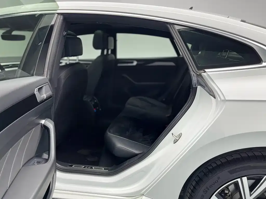 Volkswagen CC 2022 из CN, фото 9