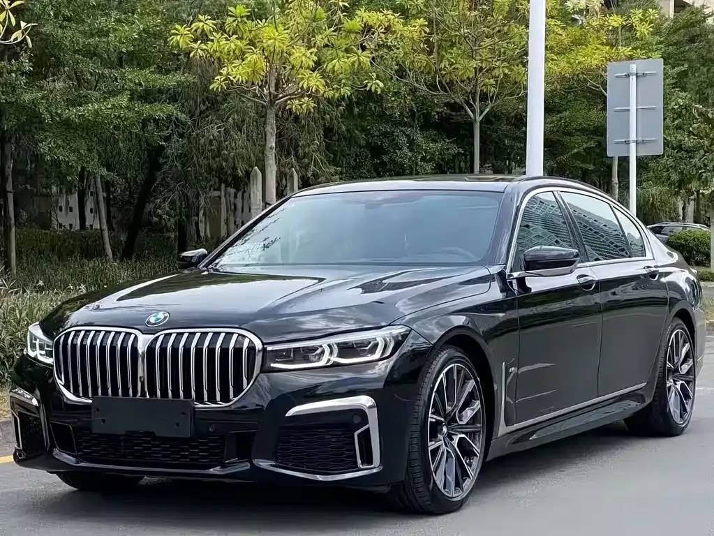 BMW 7 Series — фото 1