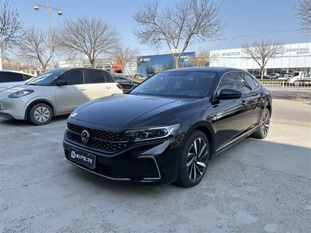 Volkswagen Passat — фото 1