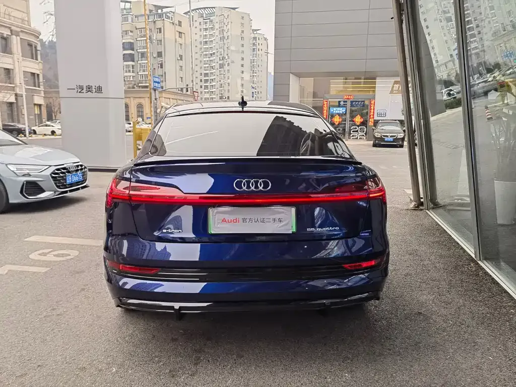 Audi e-tron (Import) — фото 7