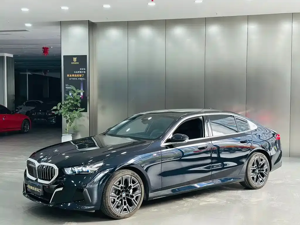 BMW 5 Series — фото 1