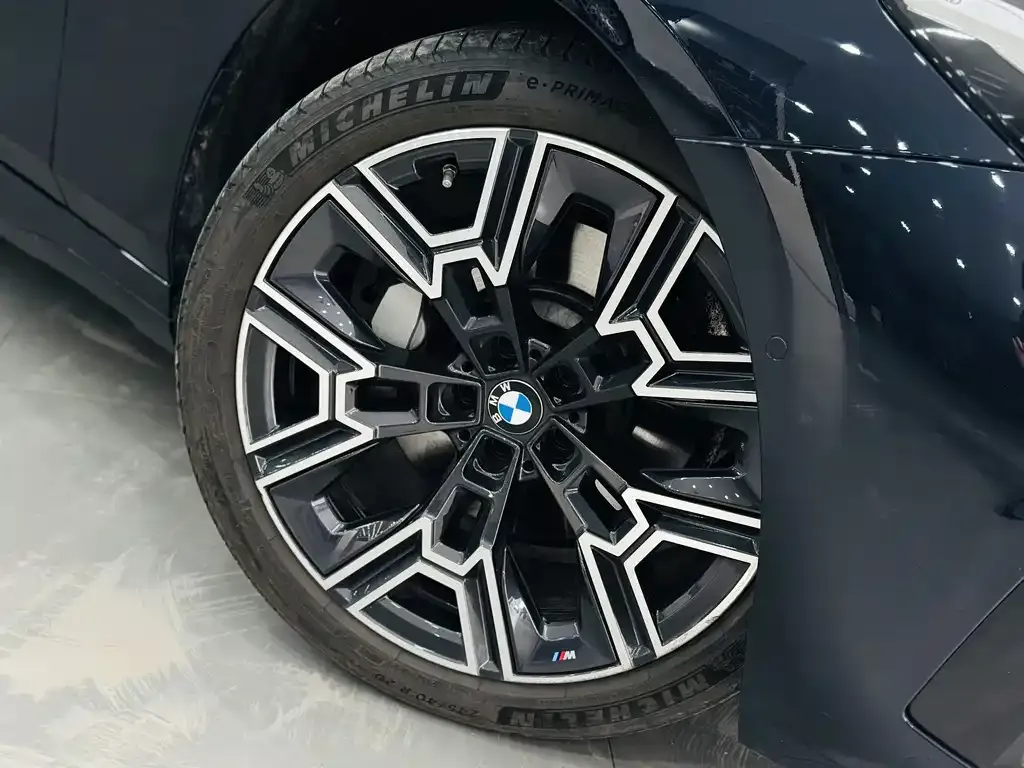 BMW 5 Series — фото 4