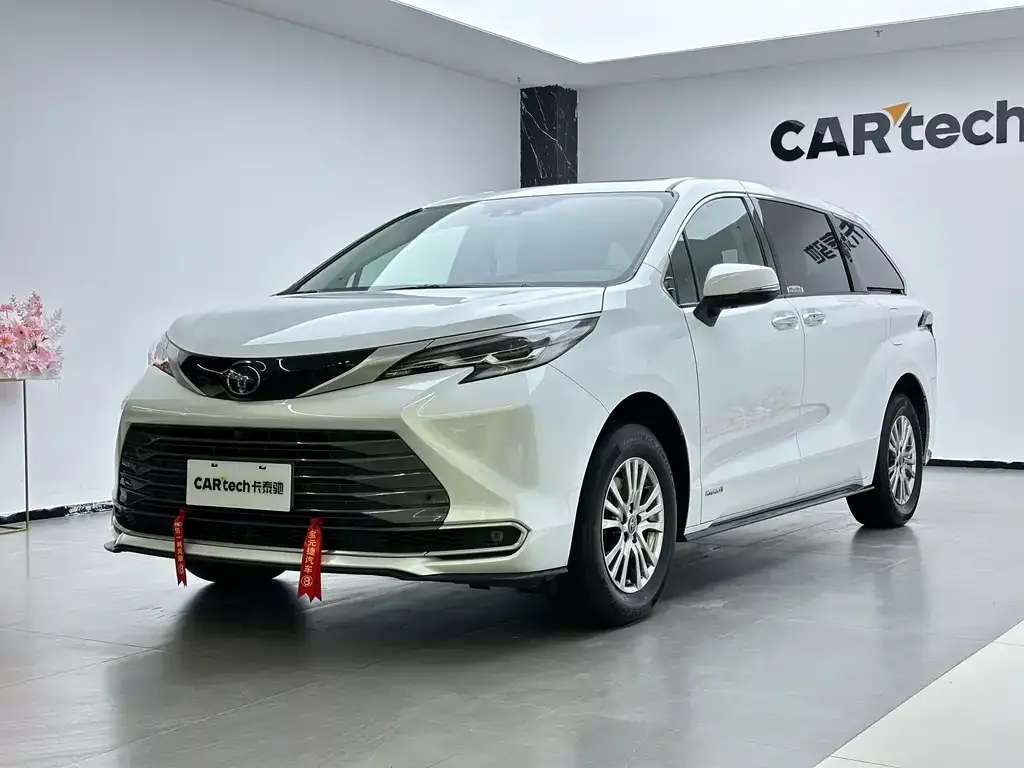 Toyota Sienna 2023 из CN, фото 1