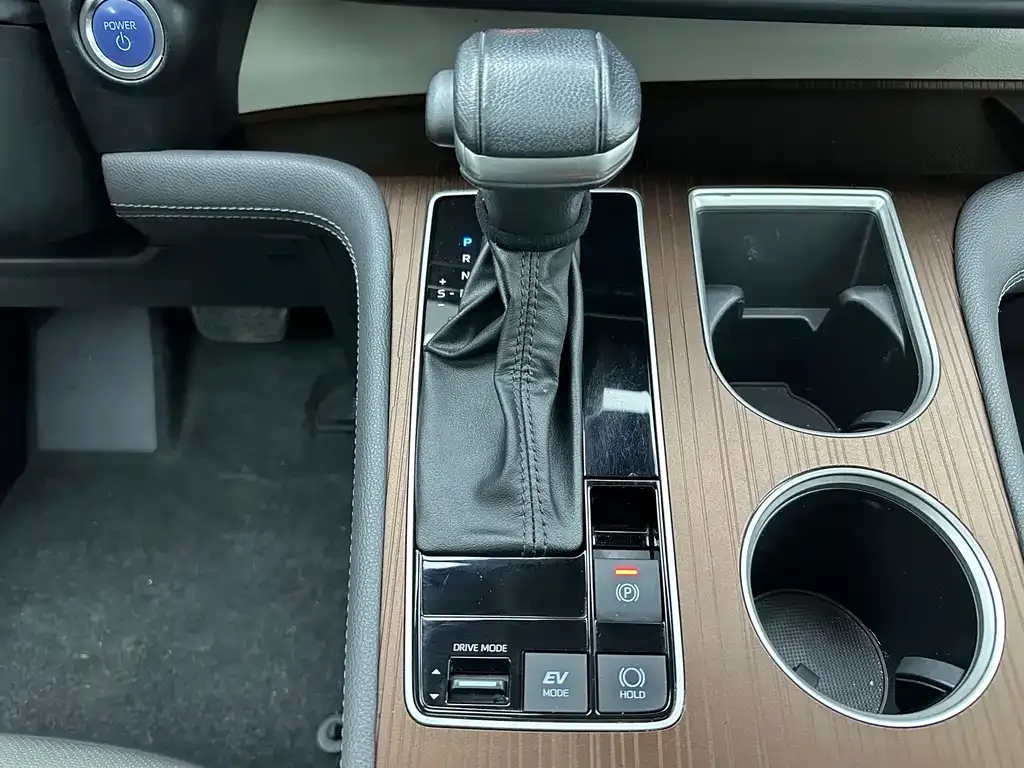 Toyota Sienna 2023 из CN, фото 3