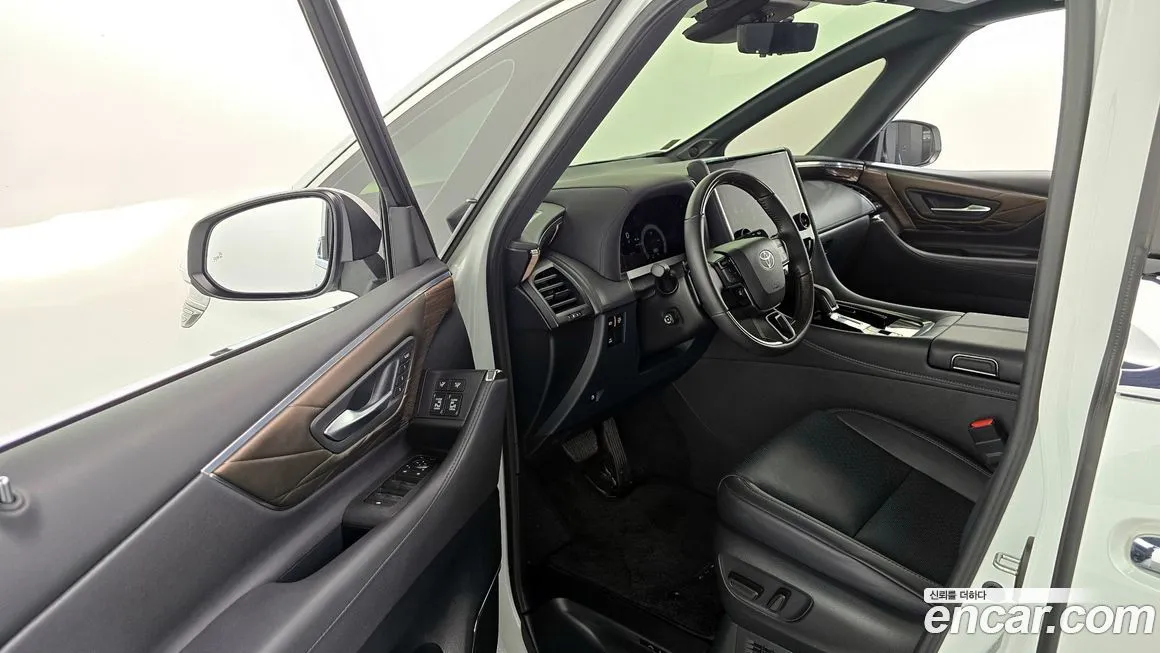 Toyota Alphard — фото 9