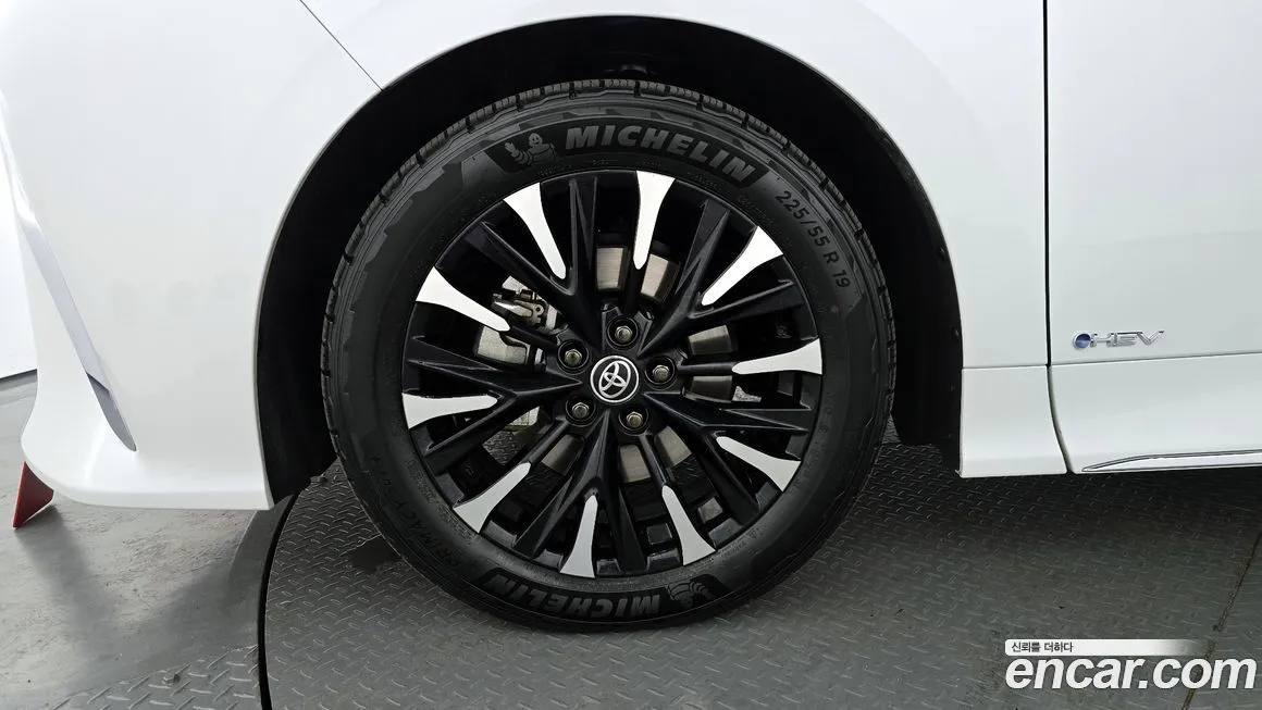 Toyota Alphard — фото 10