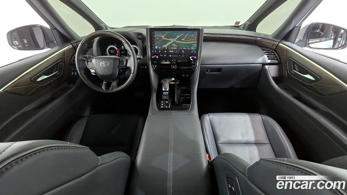 Toyota Alphard — фото 8