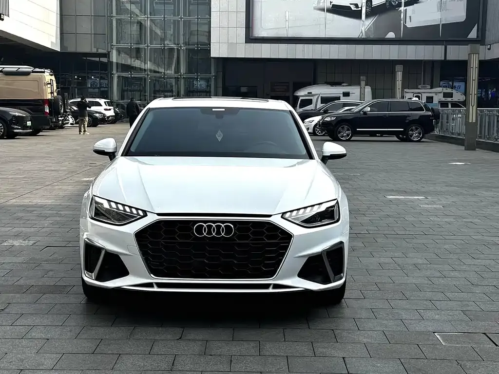 Audi A4L 2021 из CN, фото 3