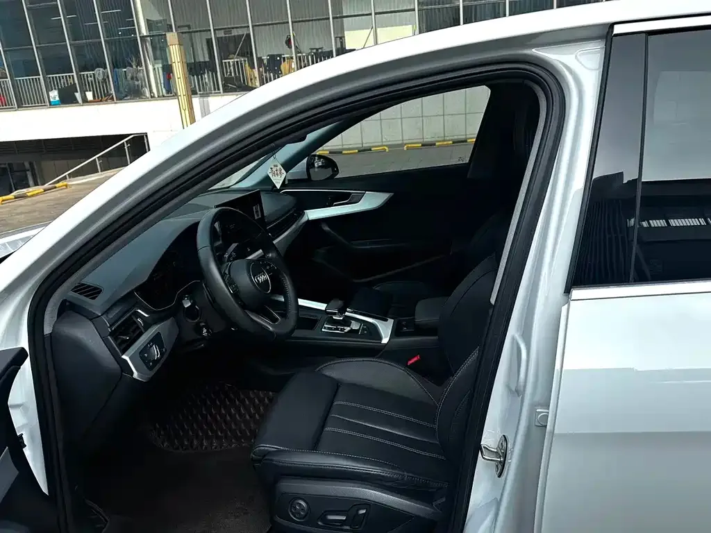 Audi A4L 2021 из CN, фото 8