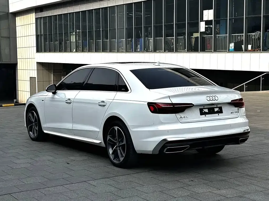 Audi A4L 2021 из CN, фото 2