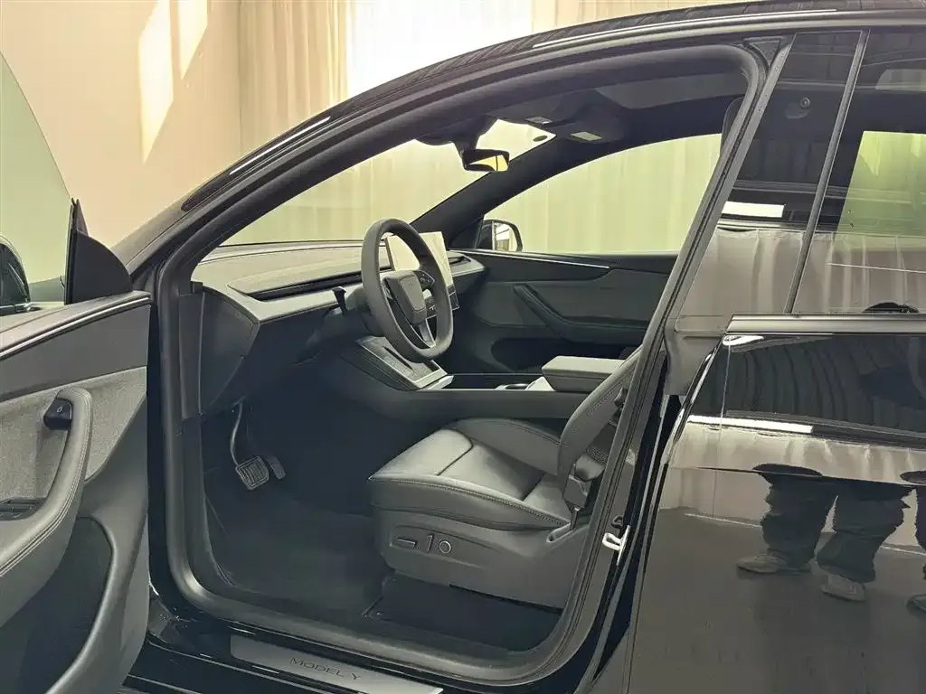 Tesla Model Y — фото 7