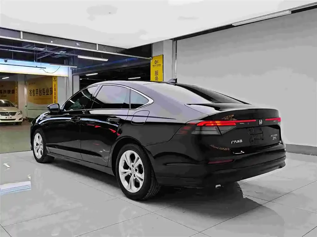 Honda Accord — фото 9