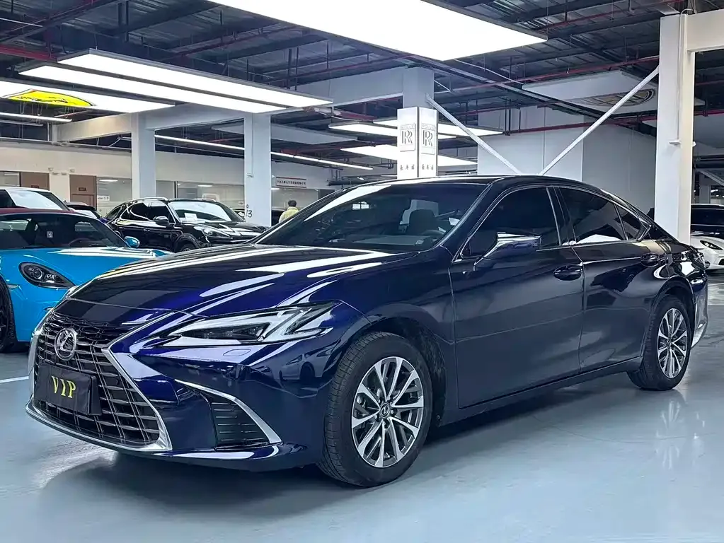 Lexus ES — фото 1