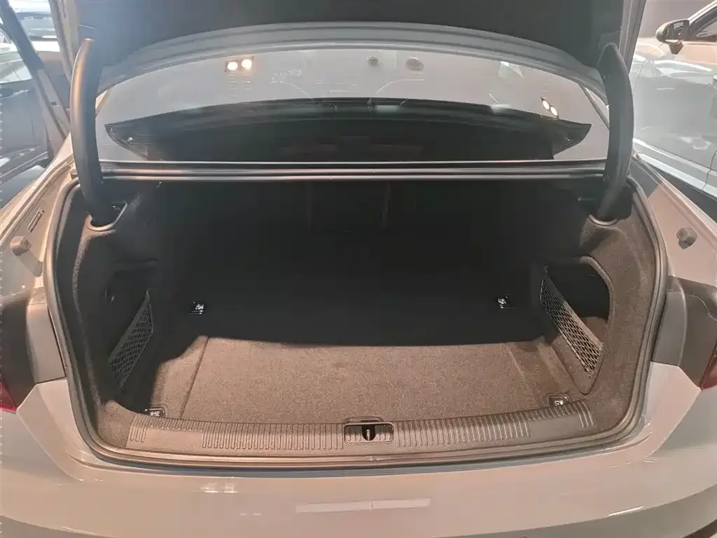 Audi A4L 2025 из CN, фото 10