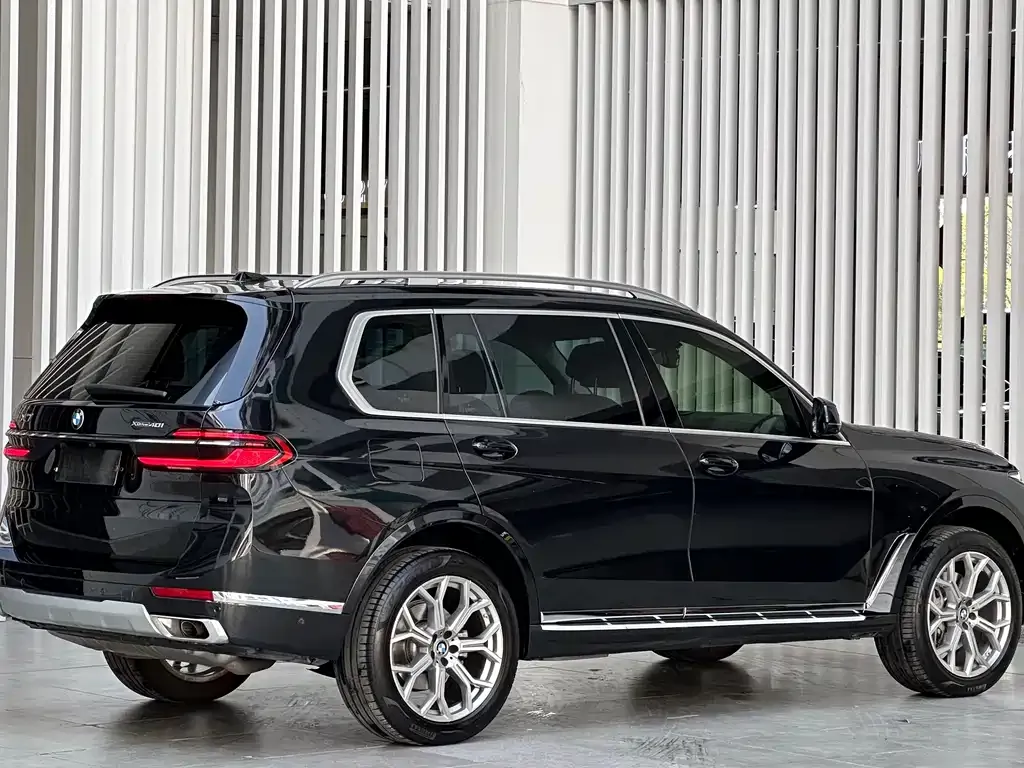 BMW X7 — фото 9