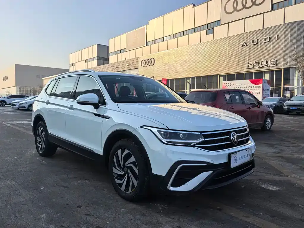 Volkswagen Tiguan L — фото 5