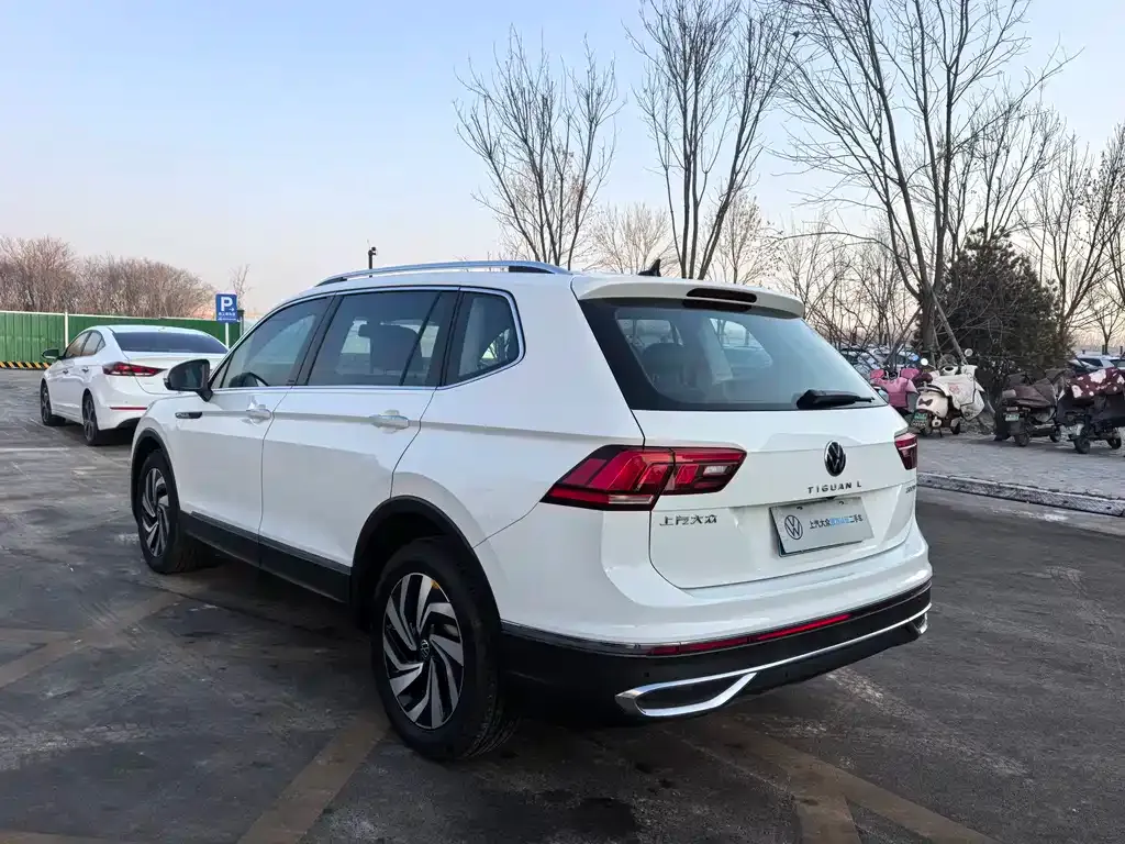 Volkswagen Tiguan L — фото 3