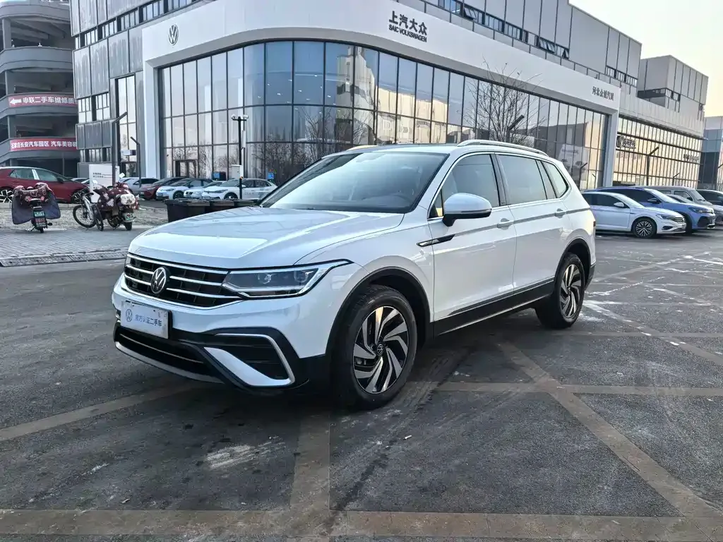 Volkswagen Tiguan L — фото 8