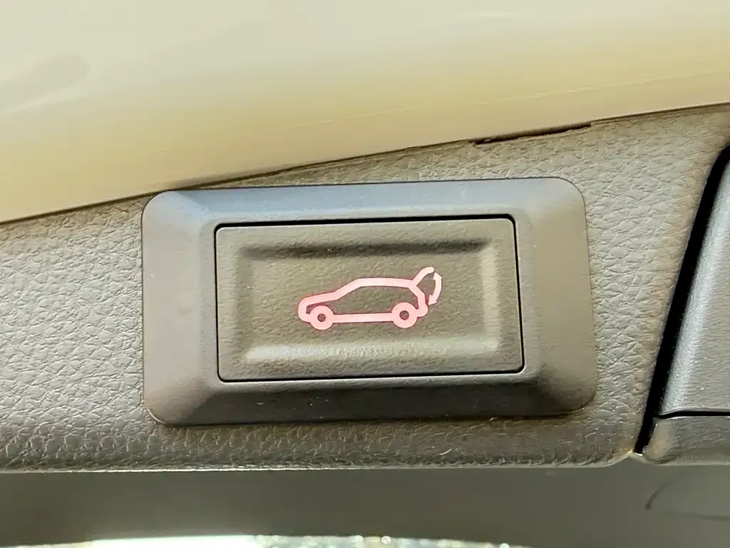 Toyota RAV4 — фото 8