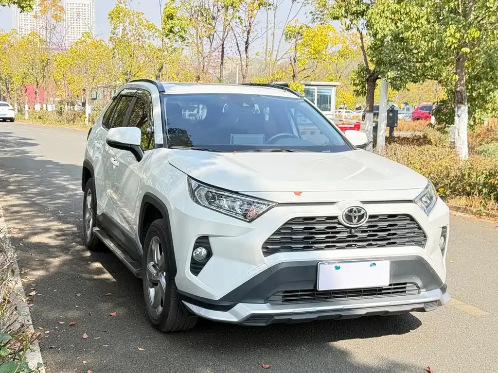 Toyota RAV4 — фото 2