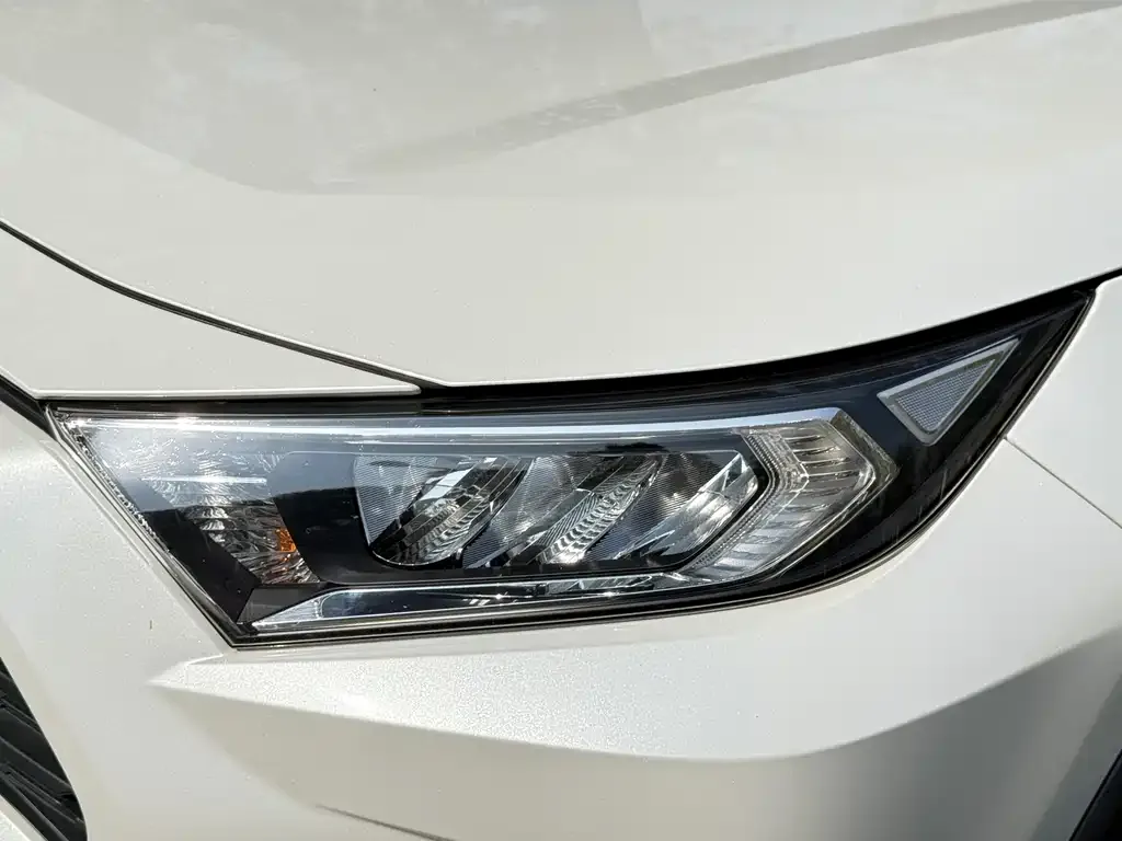 Toyota RAV4 — фото 3