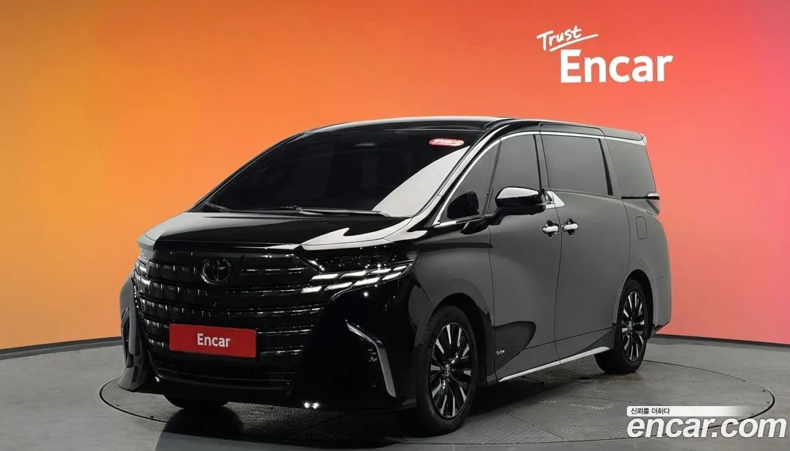 Toyota Alphard — фото 1