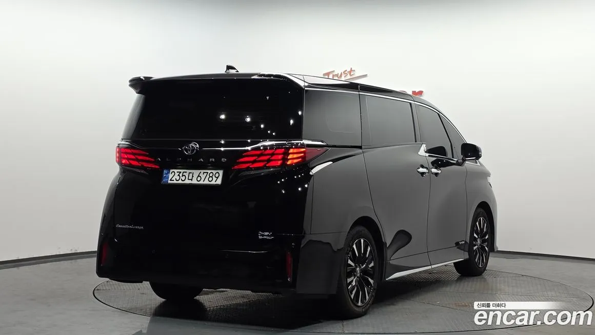 Toyota Alphard — фото 8