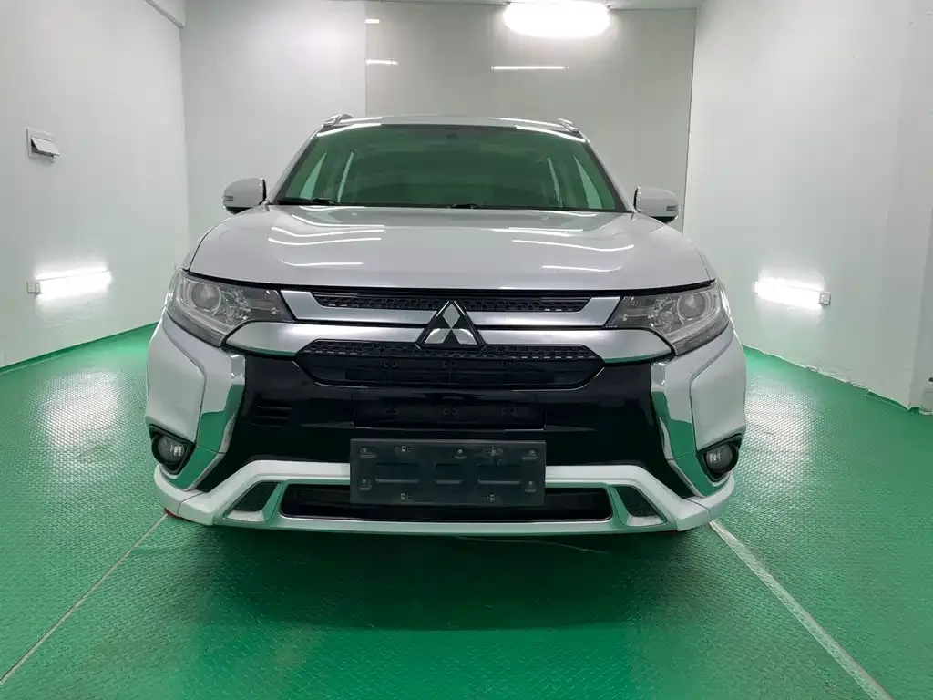Mitsubishi Outlander — фото 2