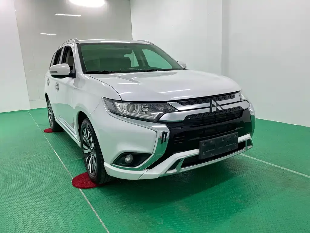Mitsubishi Outlander — фото 3