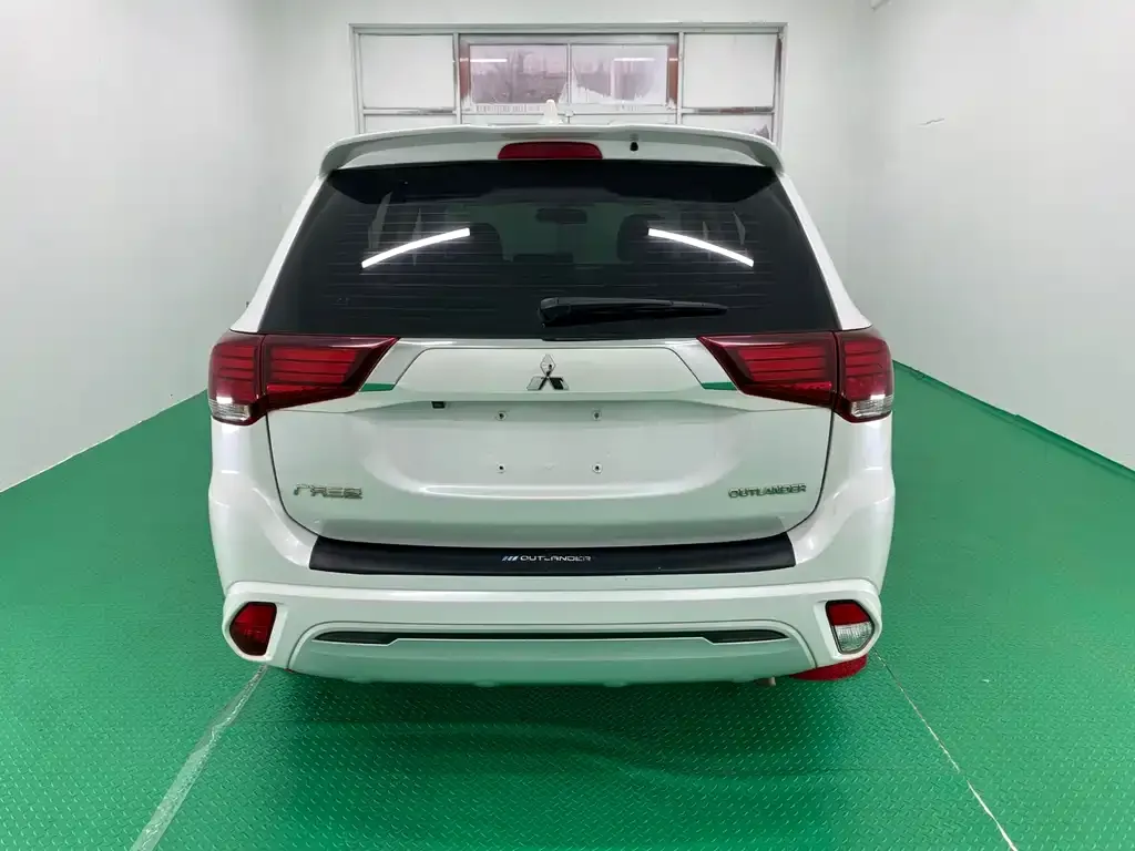Mitsubishi Outlander — фото 8