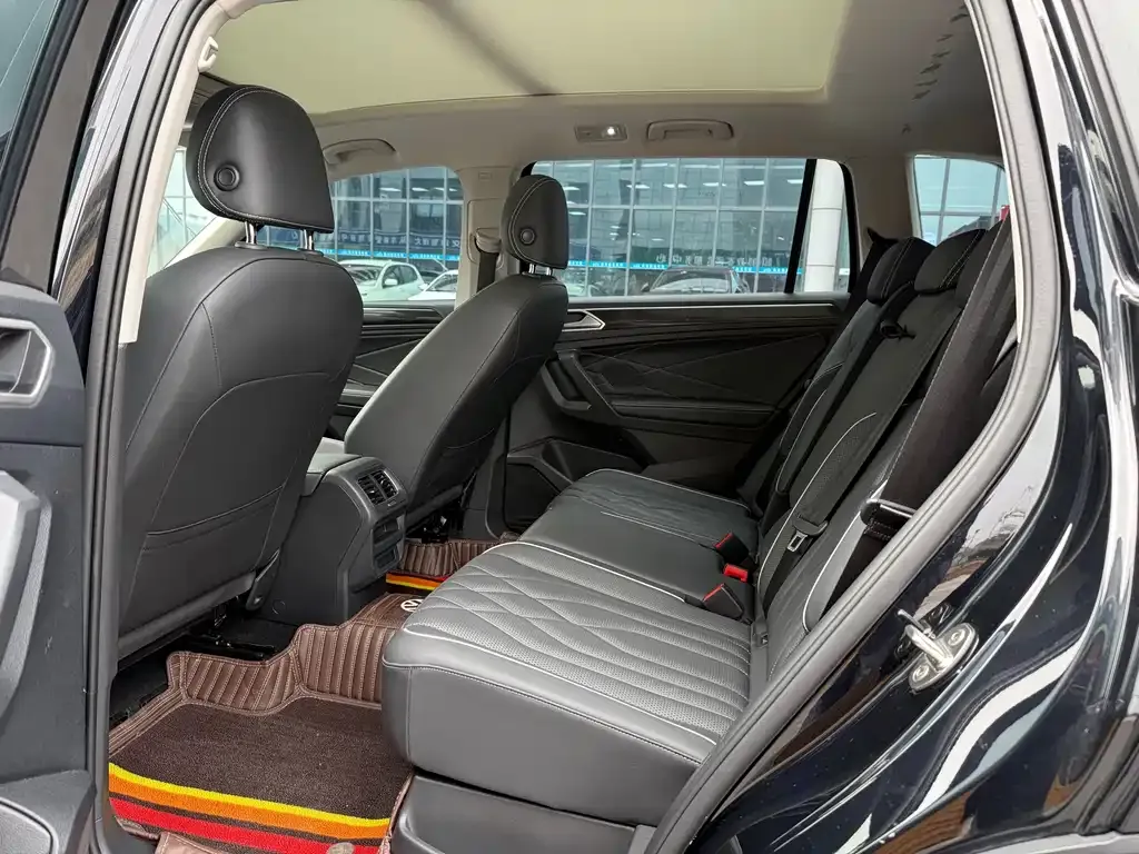 Volkswagen Tiguan L — фото 3