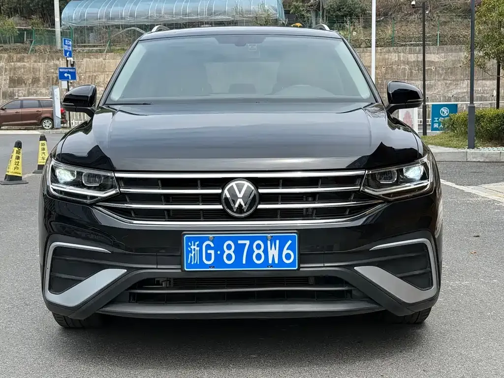 Volkswagen Tiguan L — фото 4