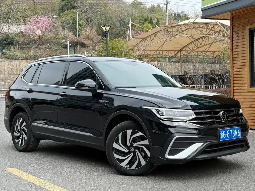 Volkswagen Tiguan L — фото 9