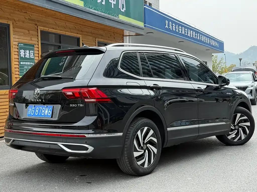 Volkswagen Tiguan L — фото 10