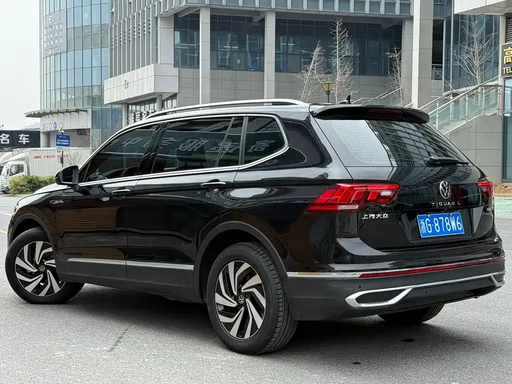Volkswagen Tiguan L — фото 8