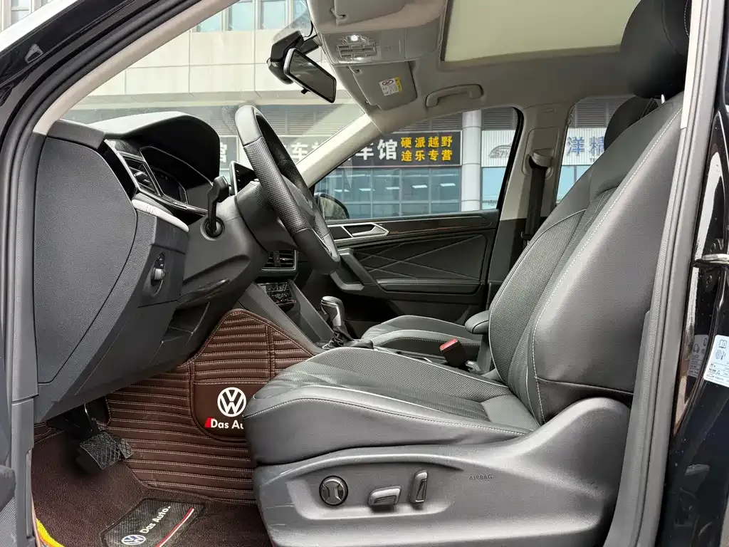 Volkswagen Tiguan L — фото 2