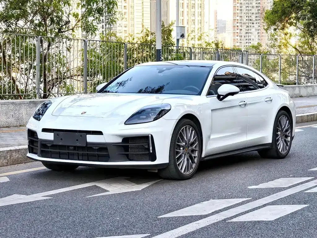 Porsche Panamera — фото 1