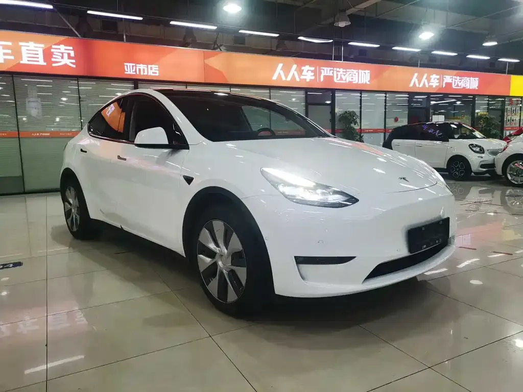 Tesla Model Y — фото 6