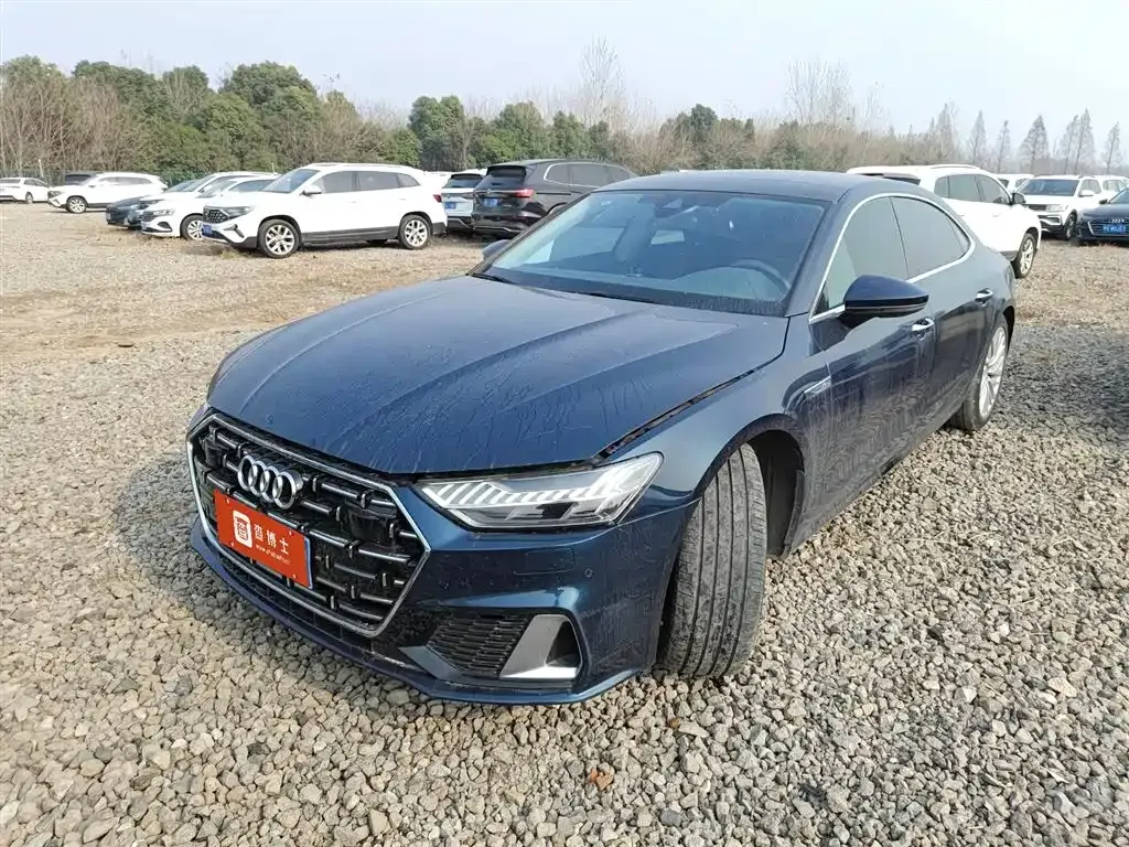 Audi A7L — фото 1