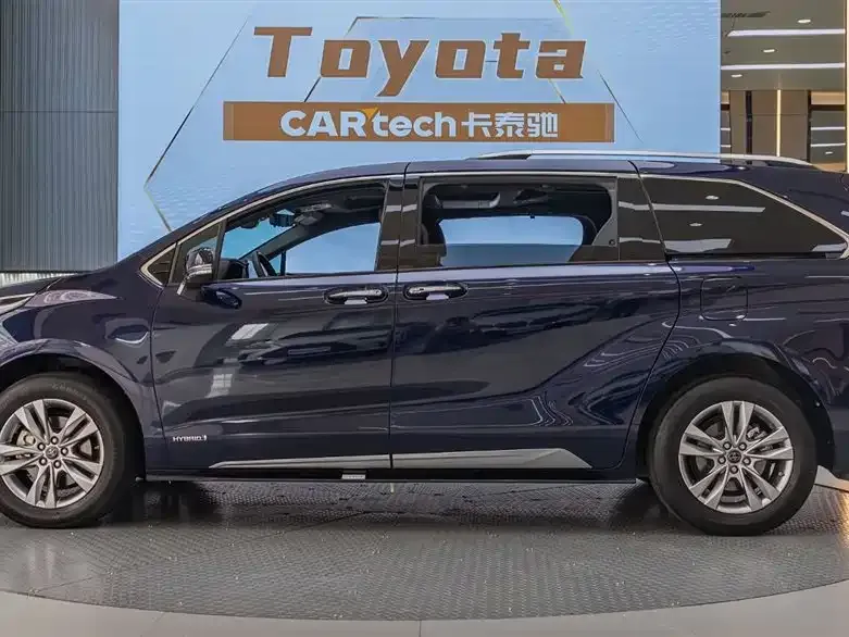 Toyota Sienna — фото 3