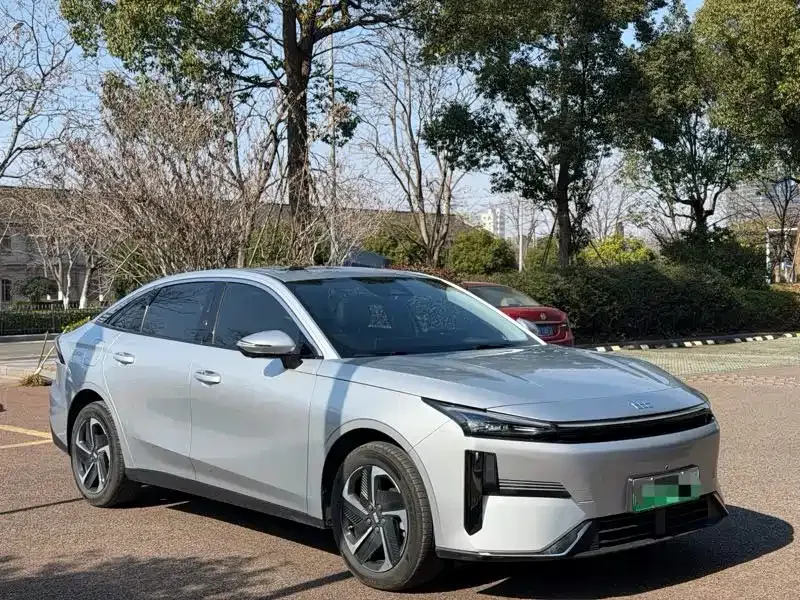 Geely Galaxy L6 — фото 10