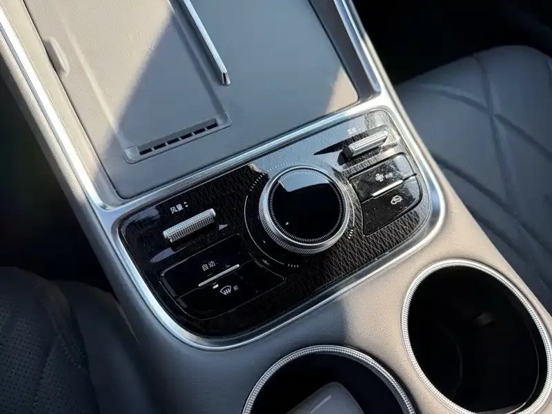 Geely Galaxy L6 — фото 6