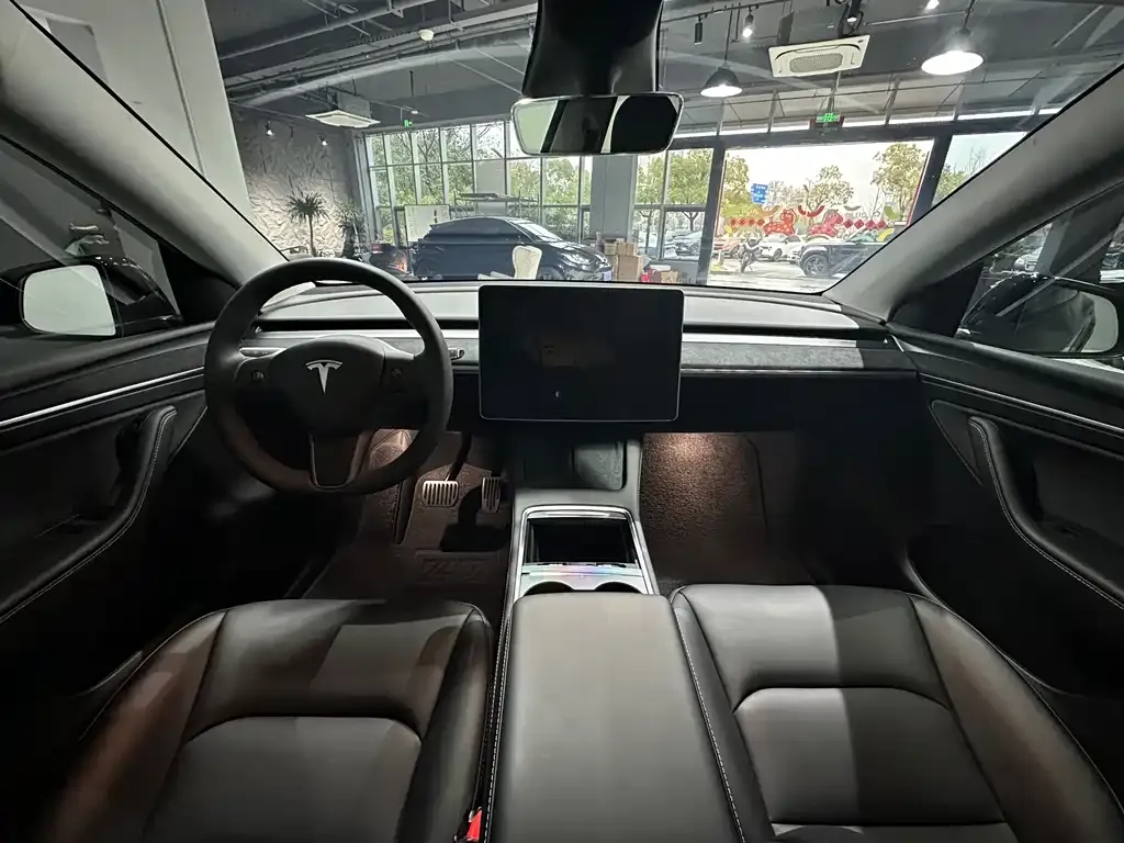 Tesla Model Y — фото 6