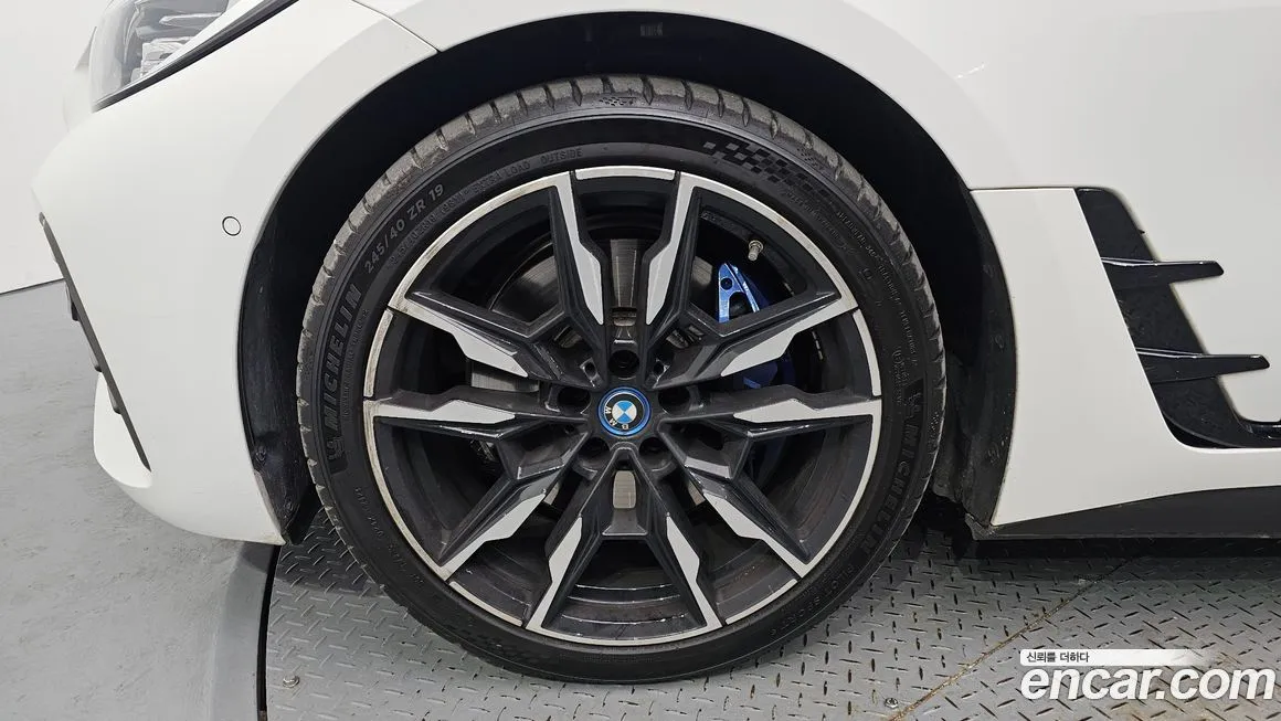 BMW i4 2024 из KR, фото 2