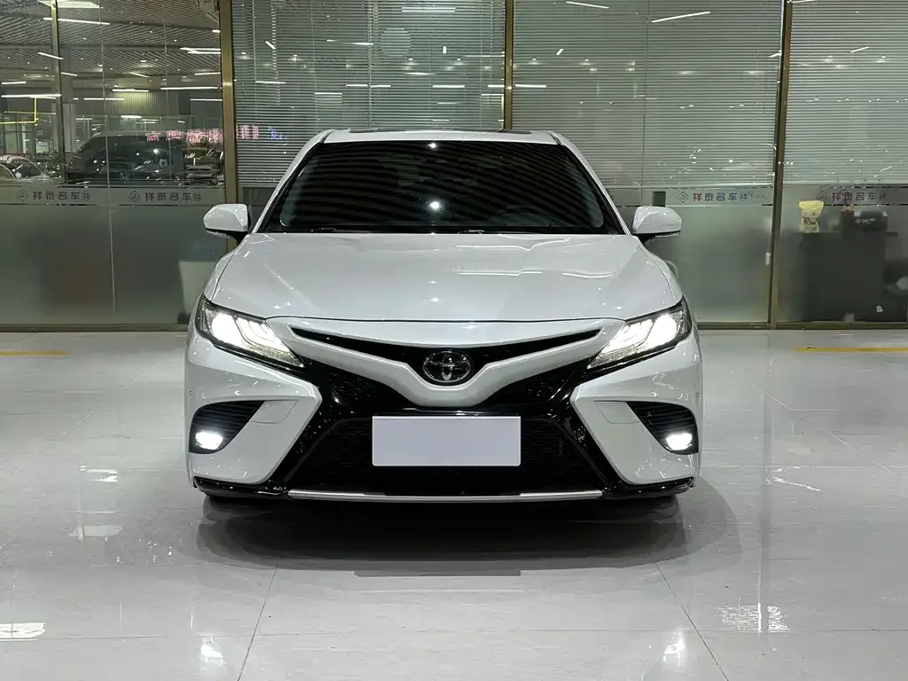 Toyota Camry 2021 из CN, фото 2