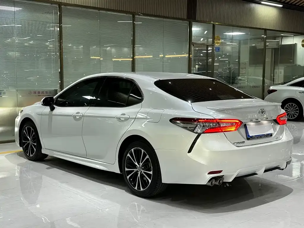 Toyota Camry 2021 из CN, фото 7